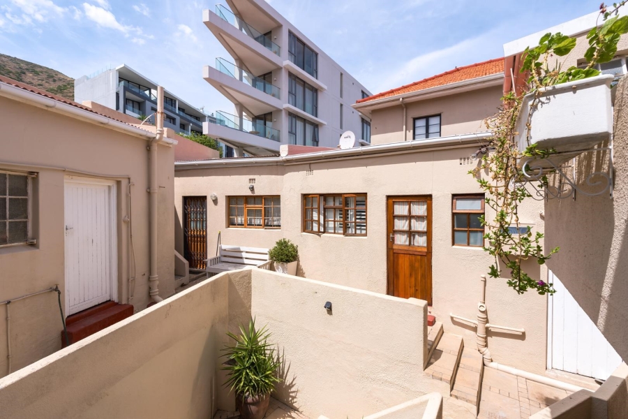 2 Bedroom Property for Sale in Sea Point Western Cape